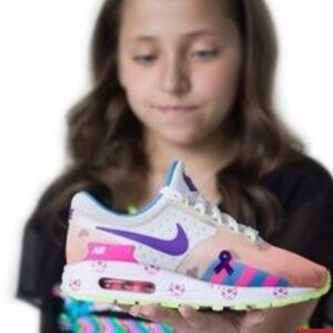 Nike 8.5 WMNS AIR MAX ZERO
DOERNBECHER FREESTYLE limited edition sneakers